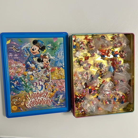 Collectible Tin Disney 3D 35 Happiest Celebration + Lots Of Miniature Figurines - Picture 4 of 11